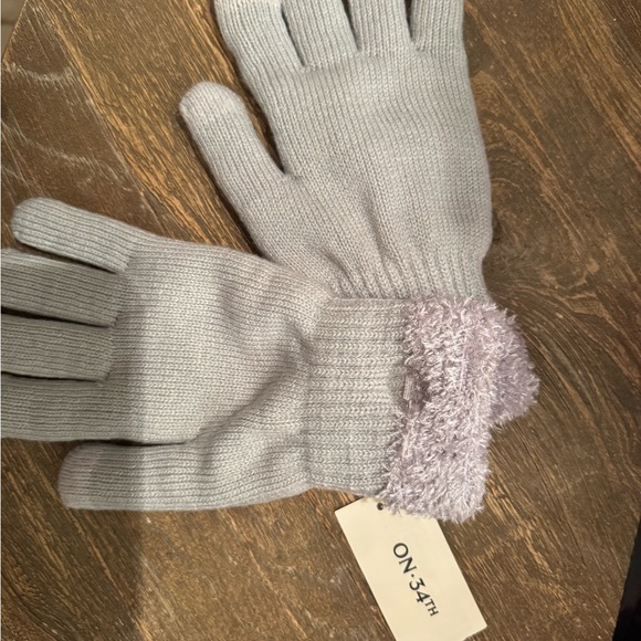 NWT On 34th (a Macys brand) Silver Rib Stitch Fuzzy‎ Cuff Knit Gloves Warm Thick - Picture 2 of 3